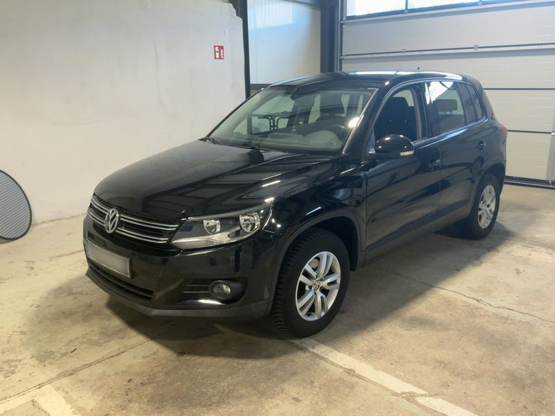 Volkswagen Tiguan 2.0 TSI — 1/8