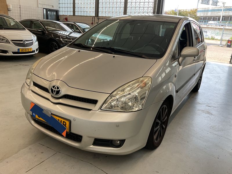 Toyota Corolla Verso 2.2 D-4D — 1/8