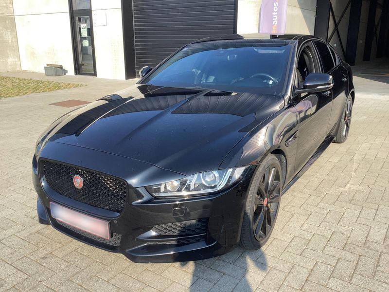 Jaguar XE 25t — 1/8