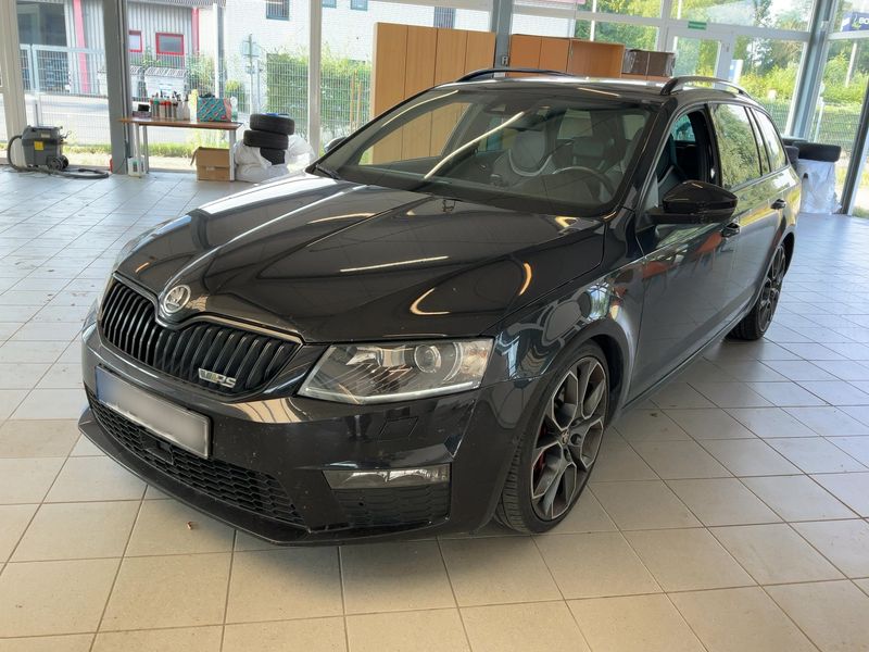 Skoda Octavia 2.0 TSI — 1/8