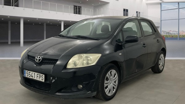 Toyota Auris — 1/8