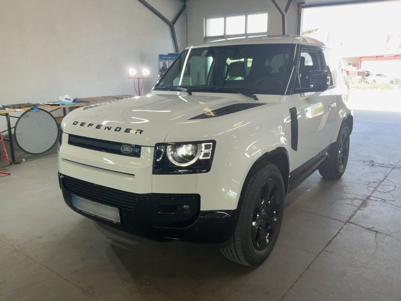 Land Rover Defender P400 Mild-Hybrid — 1/8