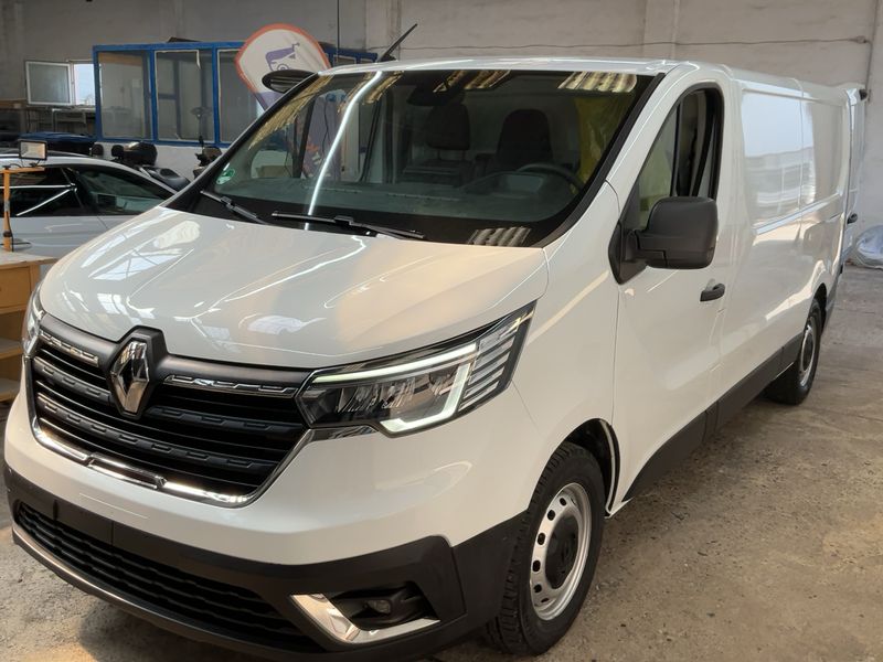 Renault Trafic 2.0 BLUE dCi — 1/8