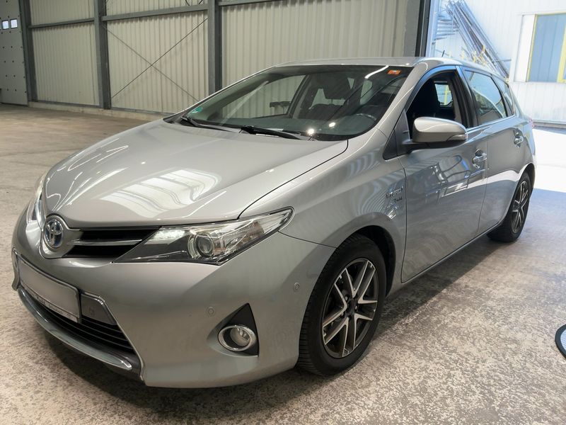 Toyota Auris 1.8 Hybrid — 1/8