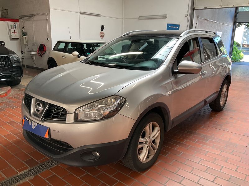 Nissan Qashqai+2 2.0 dCi — 1/8