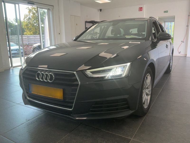 Audi A4 2.0 TDI — фото 1