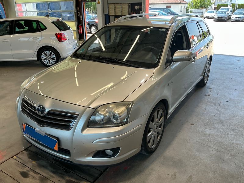 Toyota Avensis 2.2 D-4D — 1/8