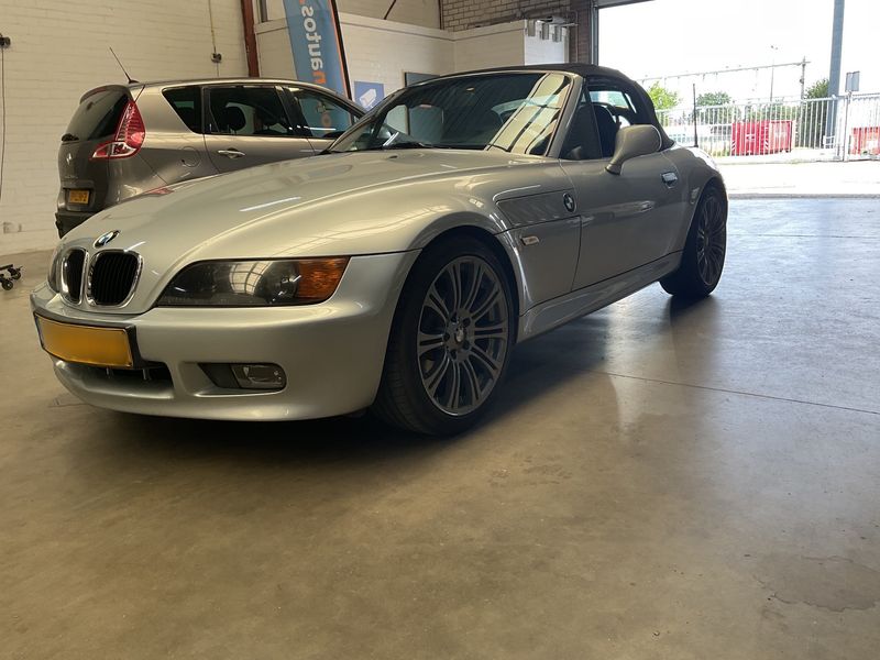 BMW Z3 1.9 — 1/8