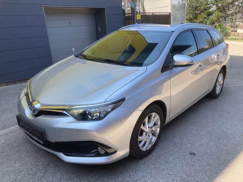 Toyota Auris Touring Sports 1.4 Turbodiesel — фото 1