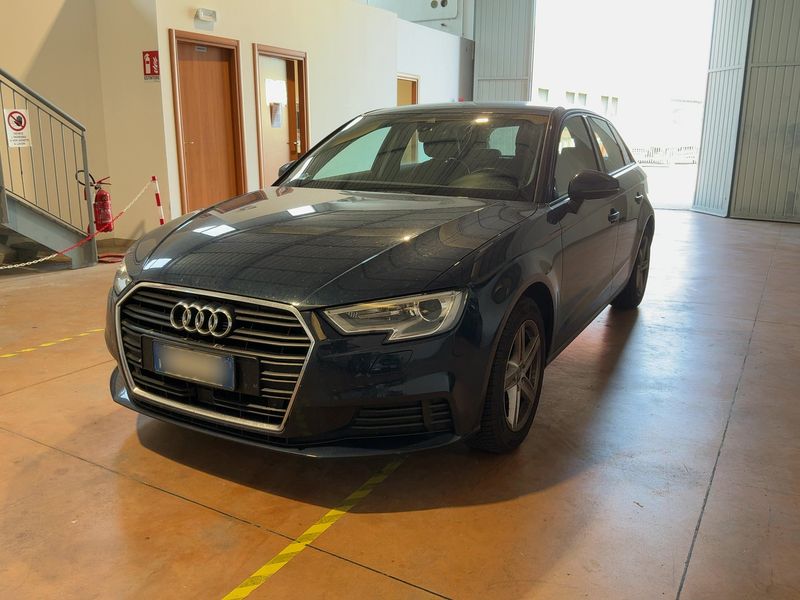 Audi A3 Sportback 30 g-tron — 1/8