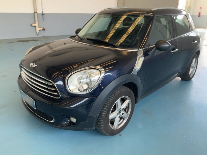 MINI Countryman One D — 1/8
