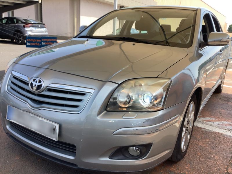 Toyota Avensis 1.8 — 1/8