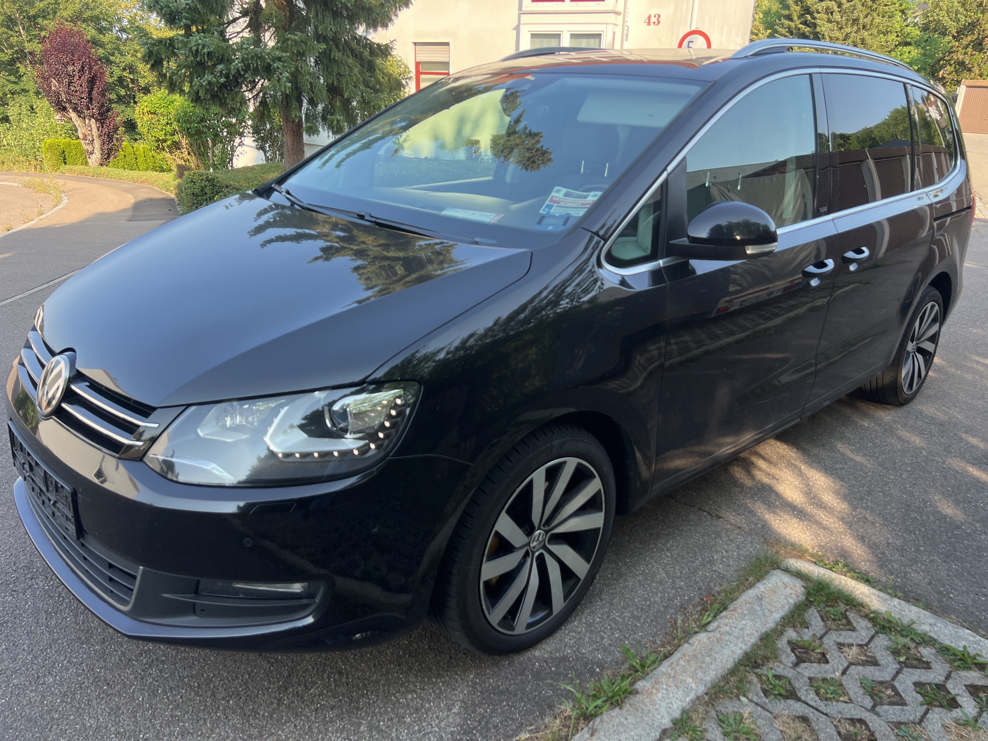Volkswagen Sharan 2.0 TDI — фото 1