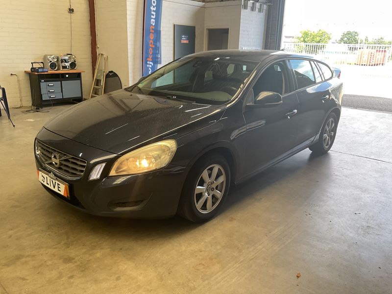 Volvo V60 2.0 D4 — 1/8