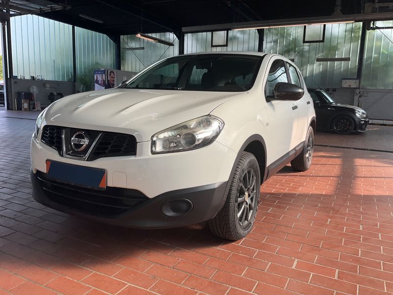 Nissan Qashqai 1.6 — 1/8