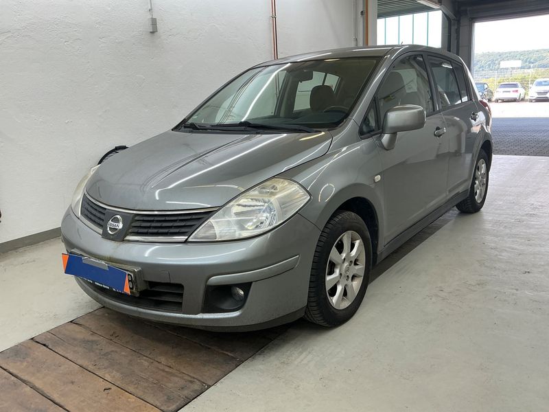 Nissan Tiida 1.8 — 1/8