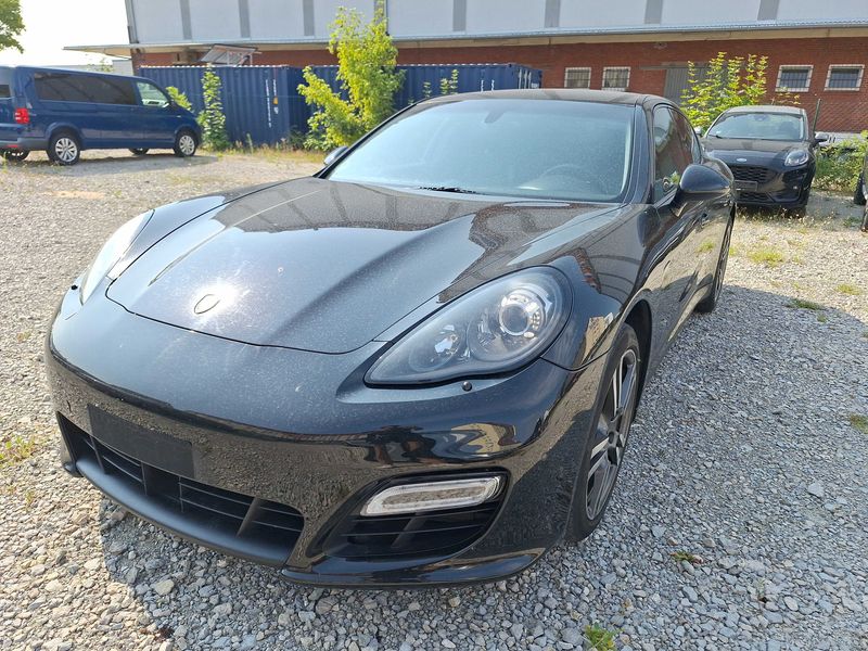 Porsche Panamera GTS — 1/8