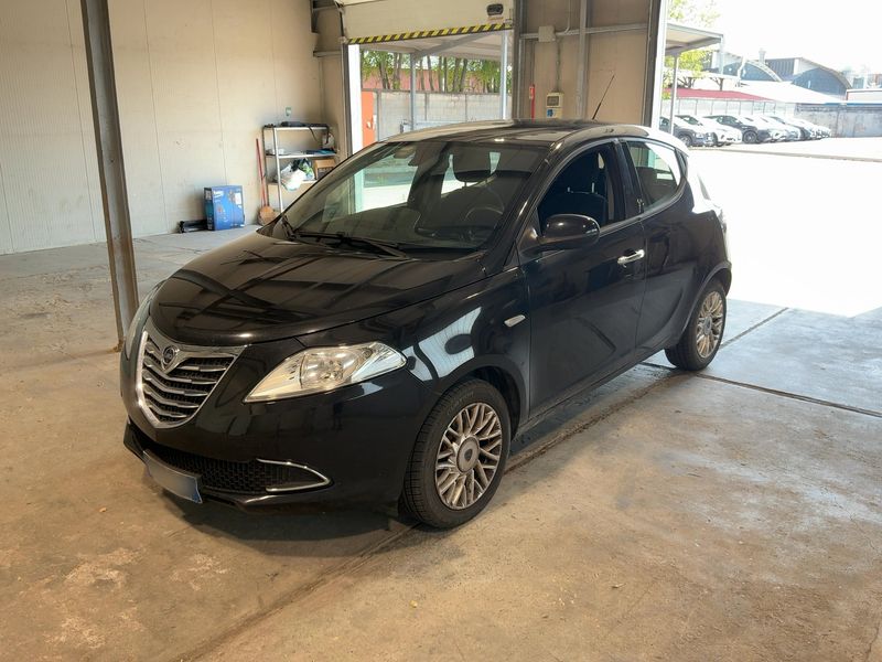 Lancia Ypsilon 1.2 — фото 1