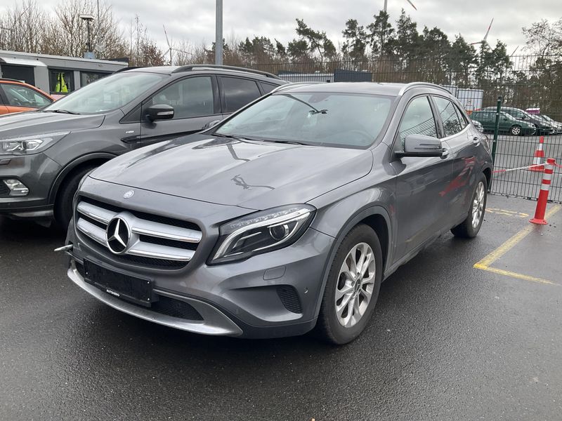 Mercedes-Benz GLA-Klasse GLA 220 d — фото 1