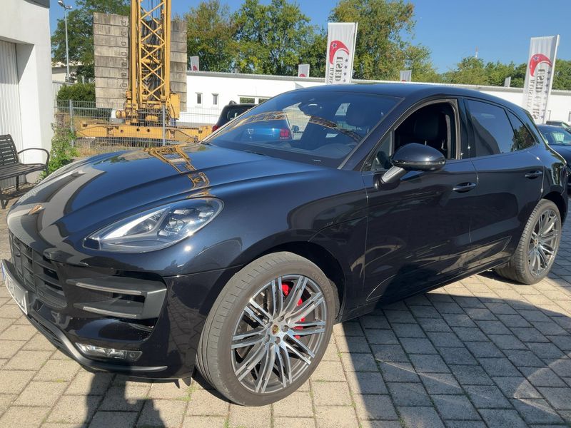Porsche Macan Turbo — фото 1