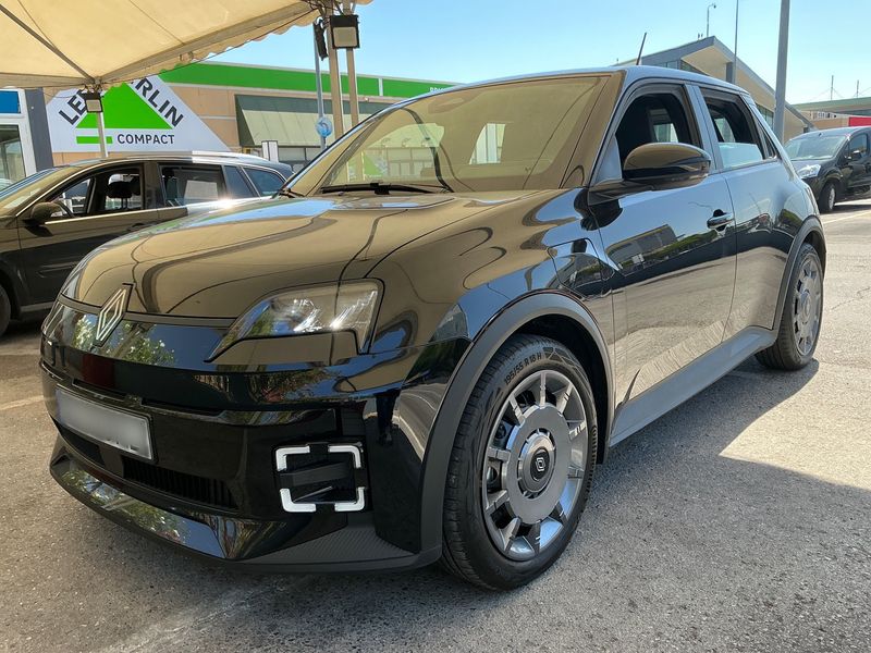 Renault 5 E-Tech electric drive 90 kW — фото 1