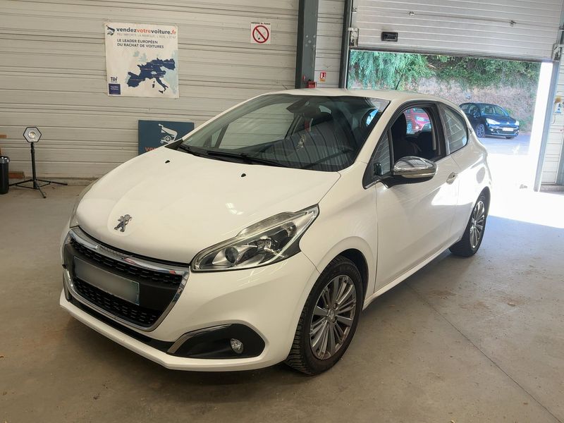 Peugeot 208 1.2 PureTech — 1/8
