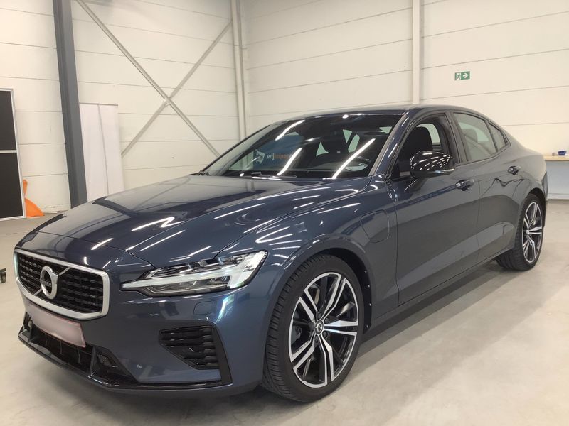 Volvo S60 2.0 T8 Plug-in Hybrid — фото 1