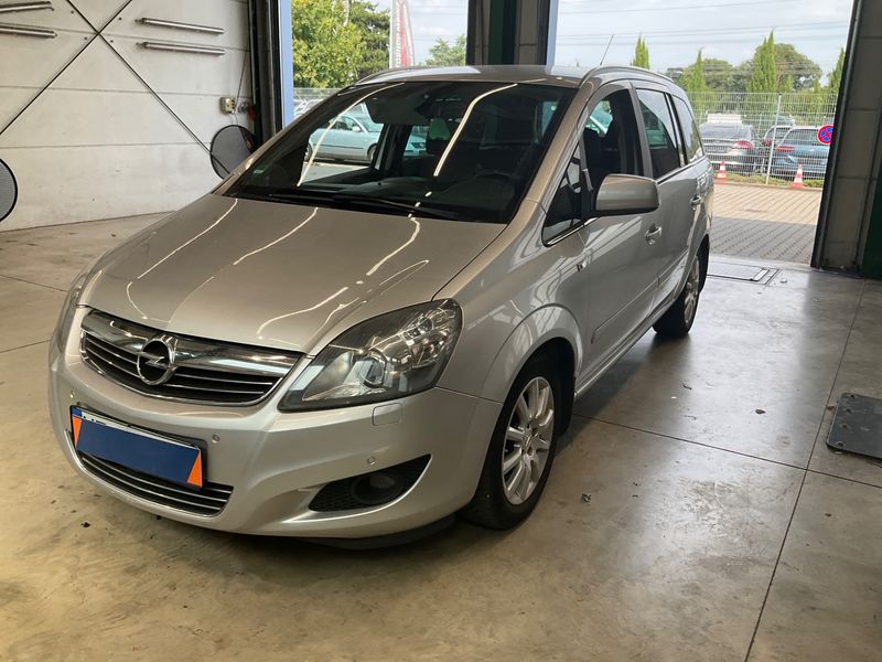 Opel Zafira 1.9 CDTI — фото 1