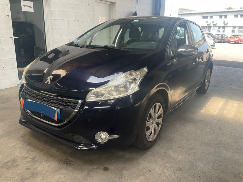 Peugeot 208 1.2 VTi — 1/8