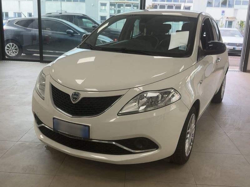 Lancia Ypsilon 1.2 GPL — 1/8